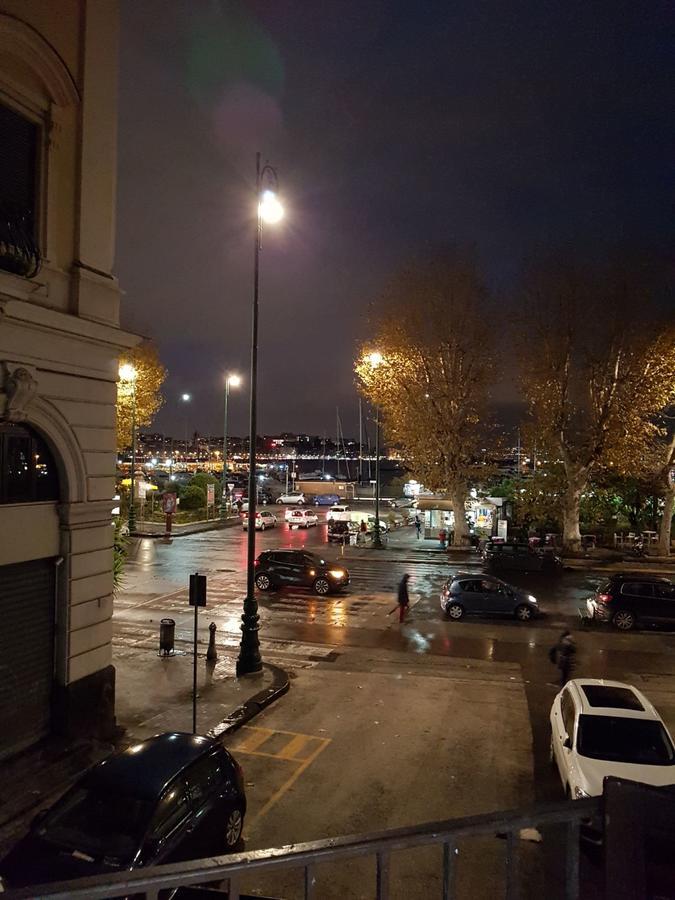 Napoli Lungomare Caracciolo Mon Amour Exterior foto