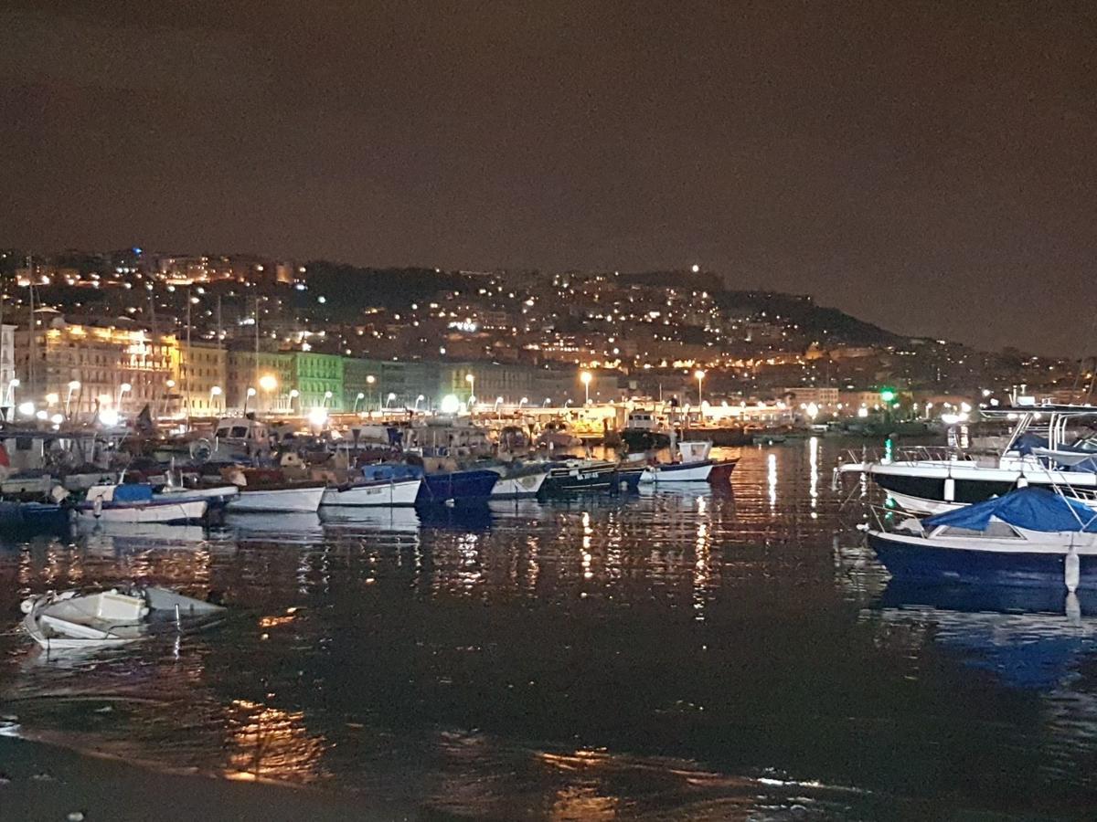 Napoli Lungomare Caracciolo Mon Amour Exterior foto